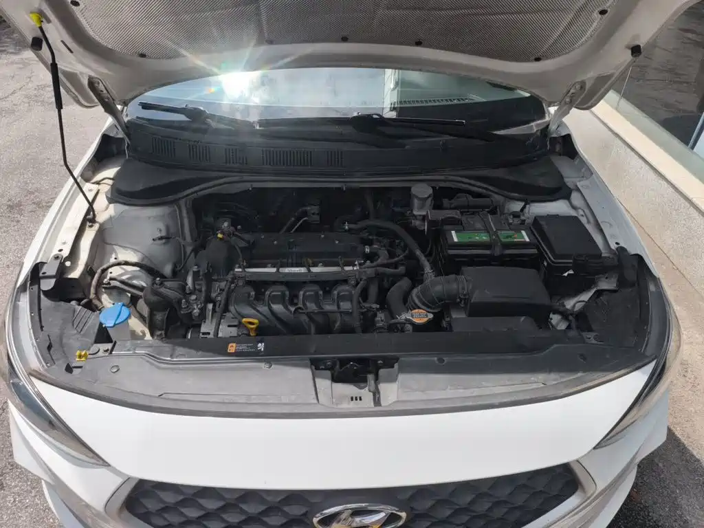 Hyundai Elantra — фото 11