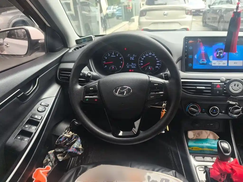 Hyundai Elantra — фото 3
