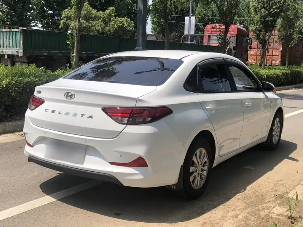 Hyundai Elantra — фото 25