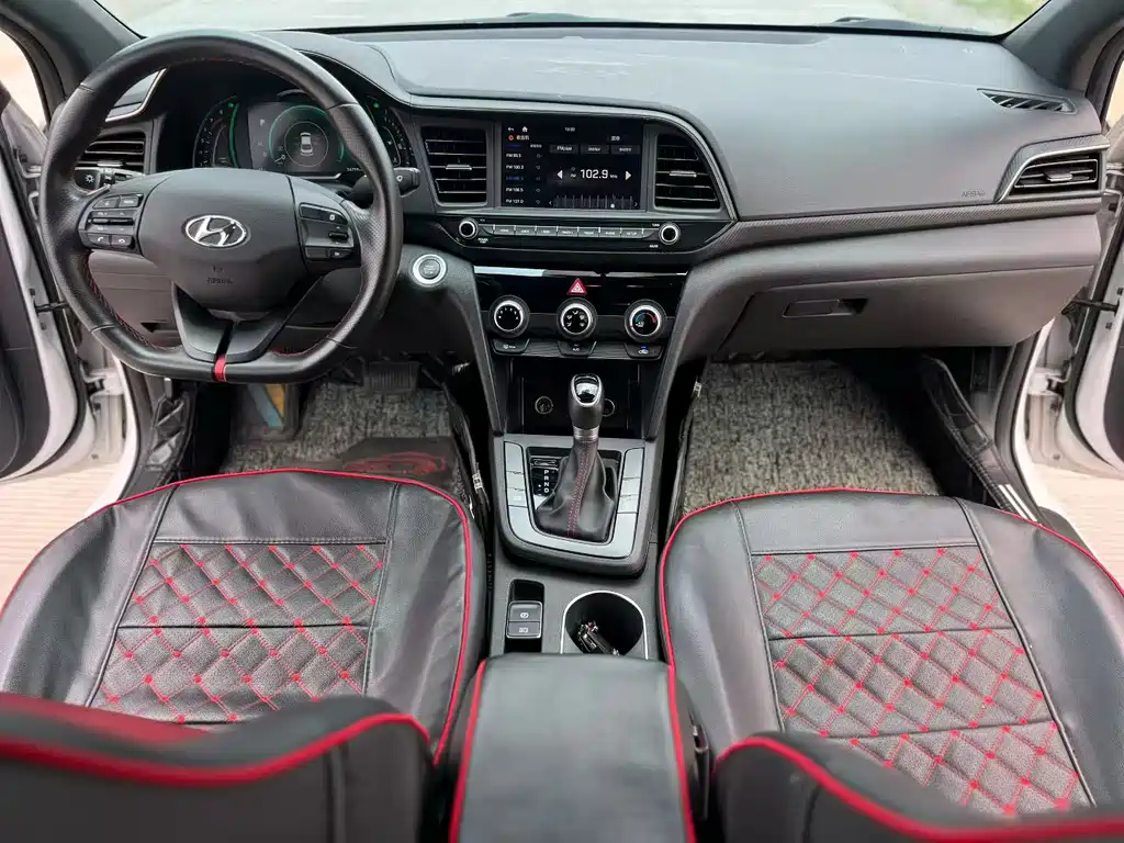 Hyundai Elantra — фото 5
