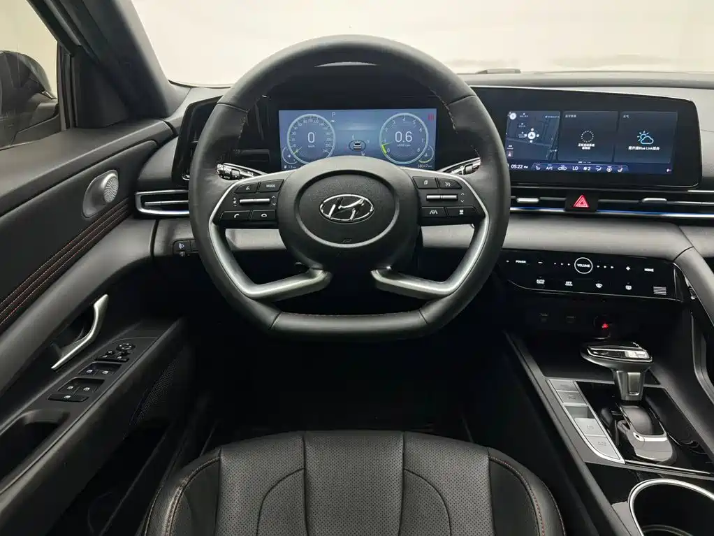 Hyundai Elantra — фото 18