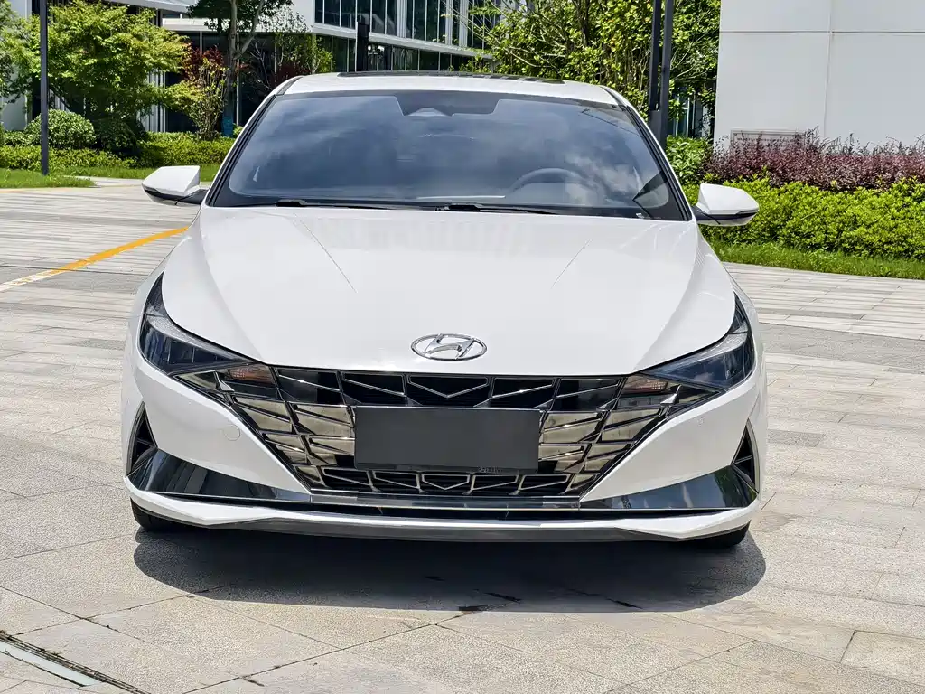 Hyundai Elantra — фото 2