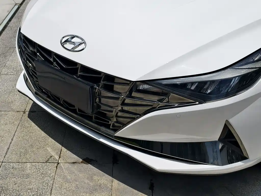 Hyundai Elantra — фото 11