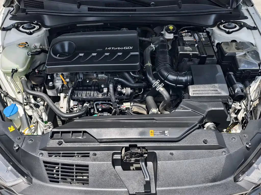 Hyundai Elantra — фото 19