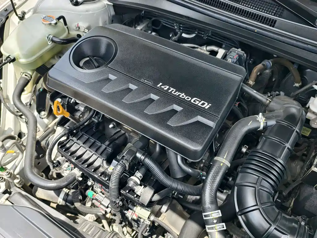 Hyundai Elantra — фото 20