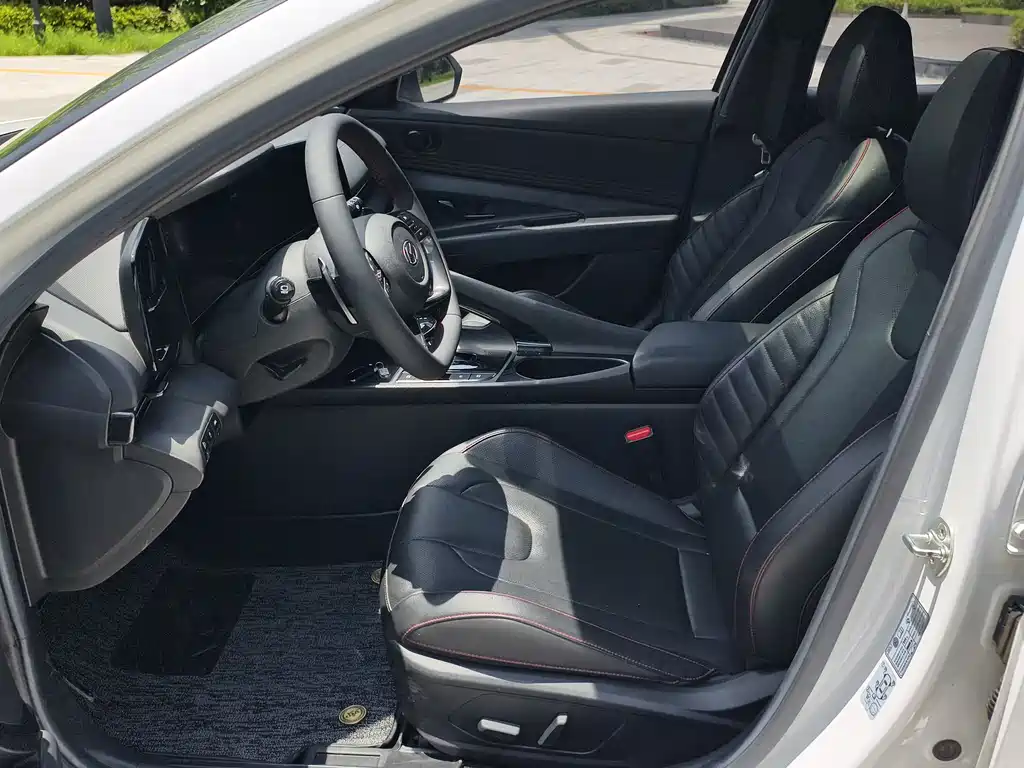 Hyundai Elantra — фото 23