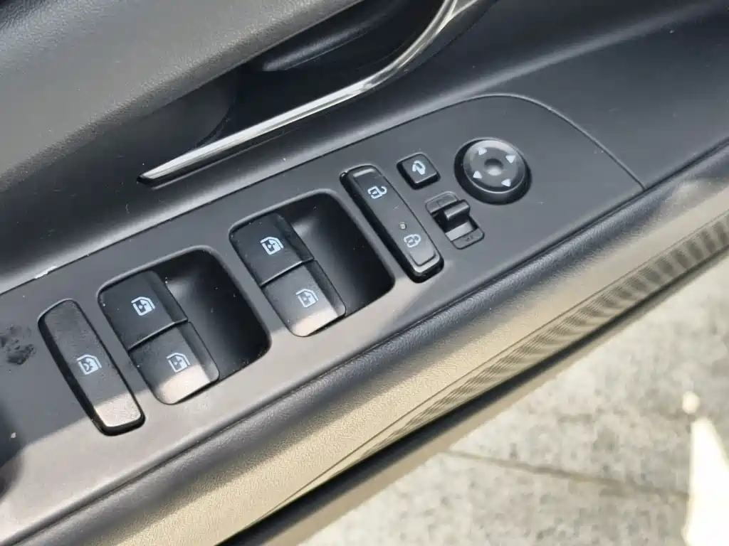 Hyundai Elantra — фото 26