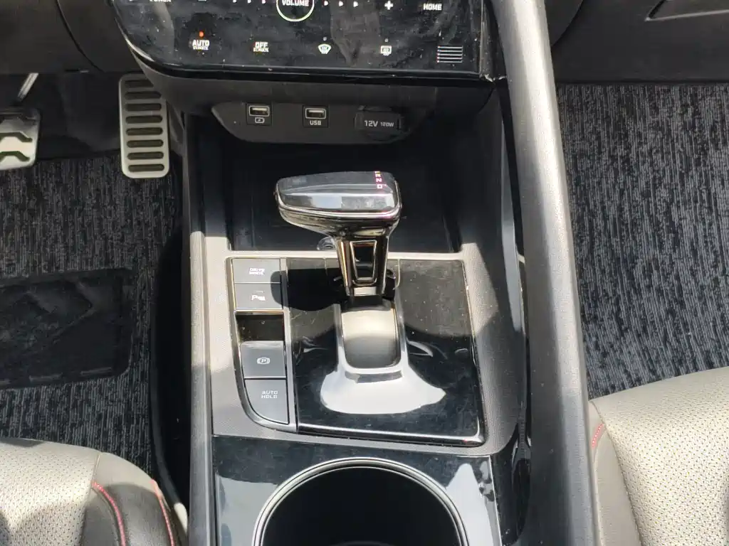 Hyundai Elantra — фото 38