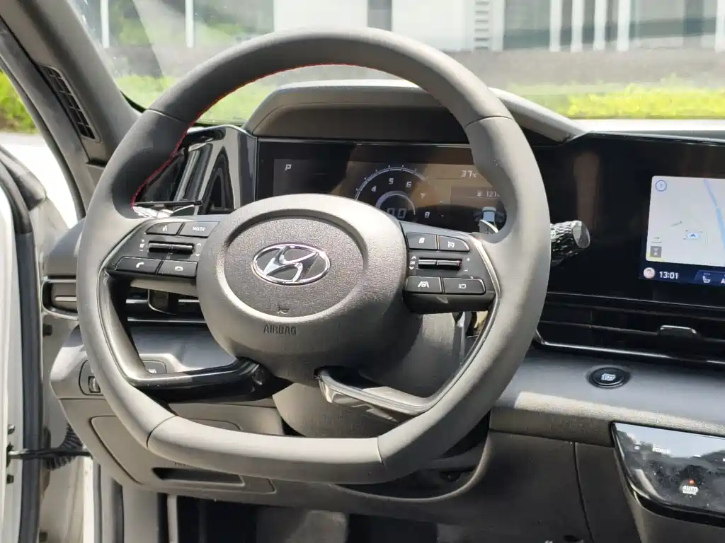 Hyundai Elantra — фото 39