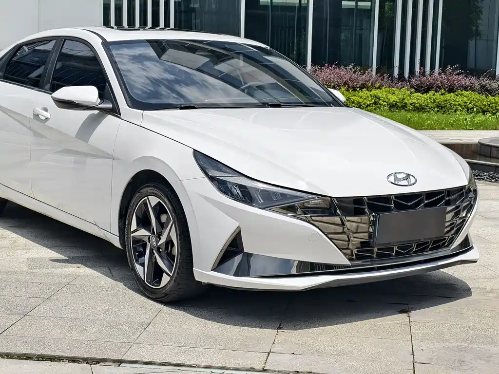 Hyundai Elantra — фото 5