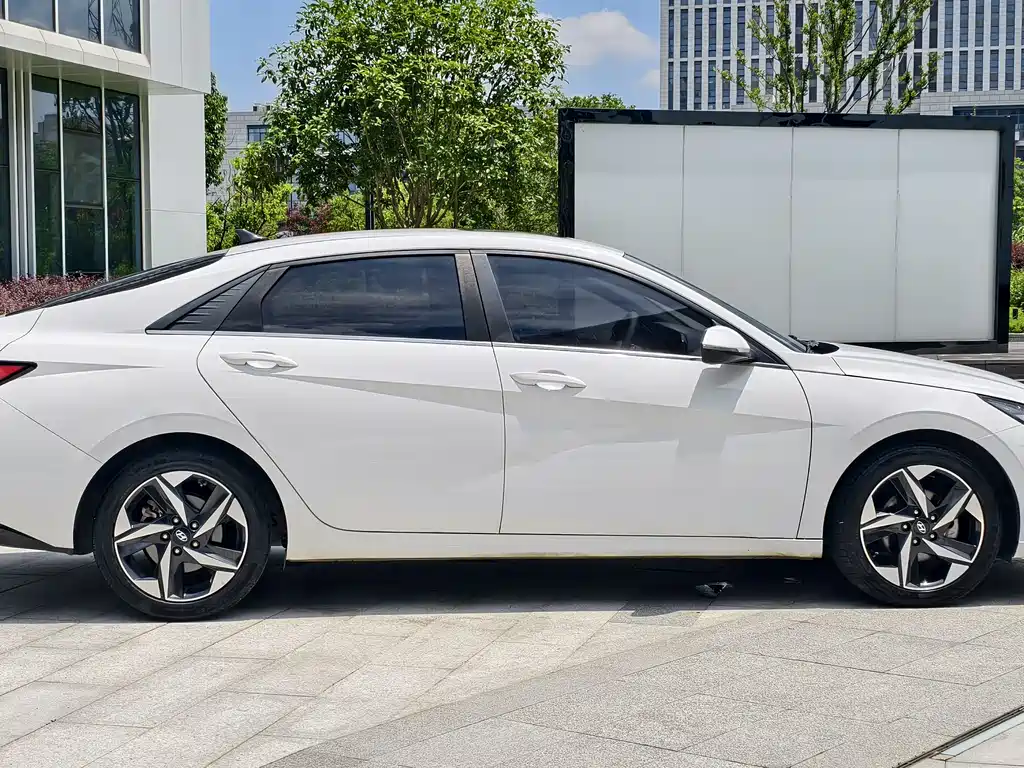 Hyundai Elantra — фото 6