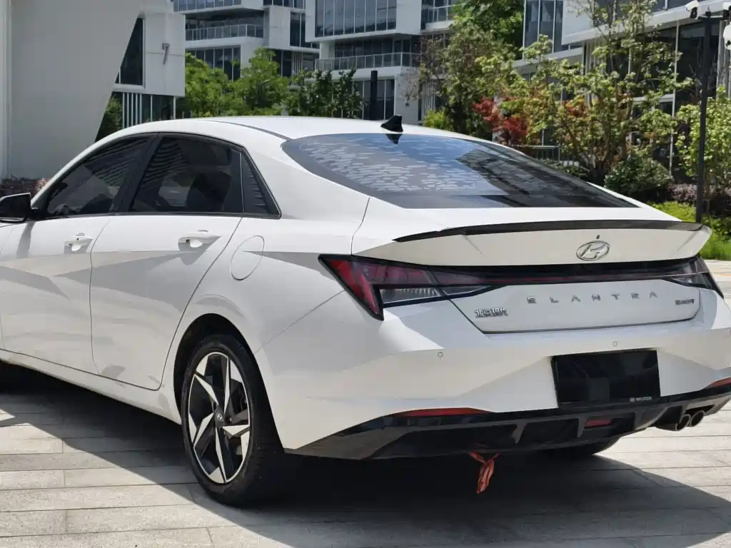 Hyundai Elantra — фото 9