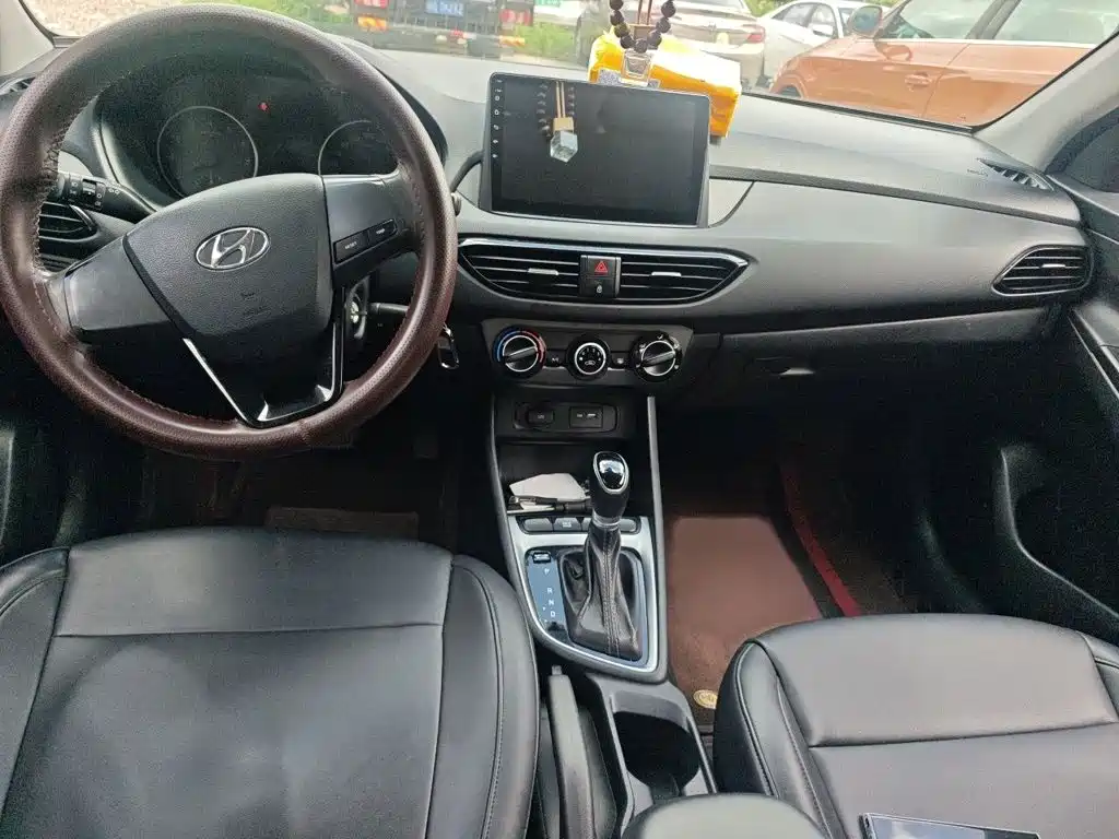 Hyundai Elantra — фото 13