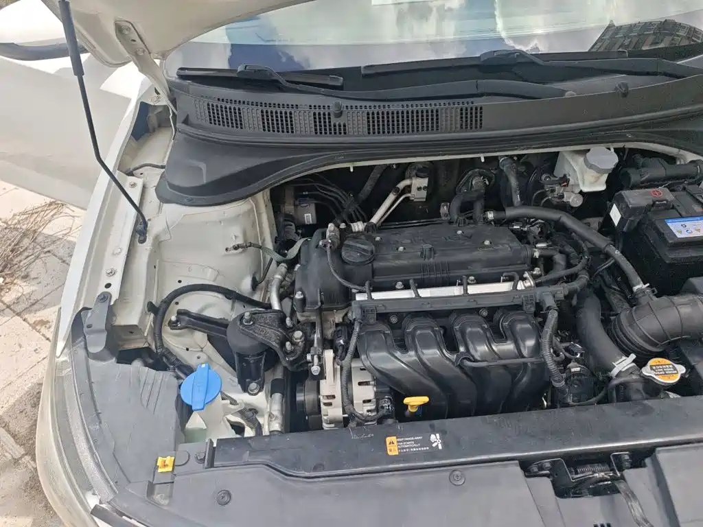 Hyundai Elantra — фото 19