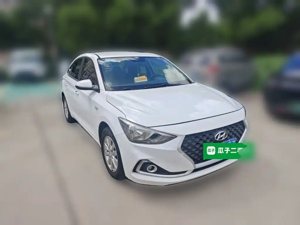 Hyundai Elantra — фото 24