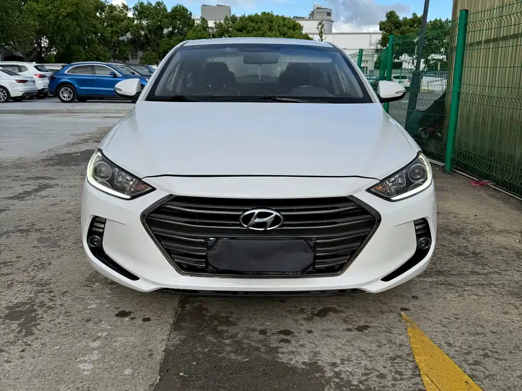 Hyundai Elantra — фото 2
