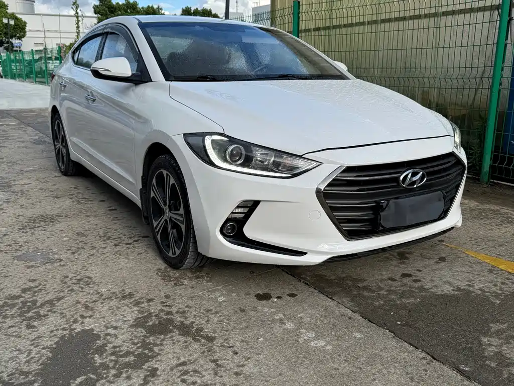 Hyundai Elantra — фото 3