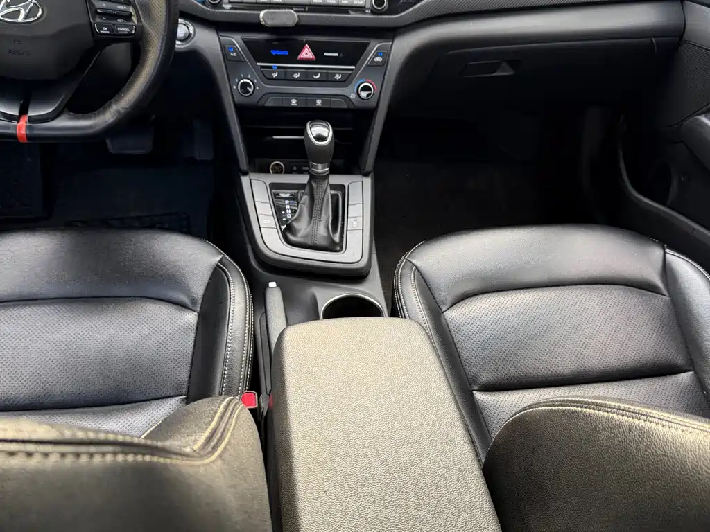 Hyundai Elantra — фото 9