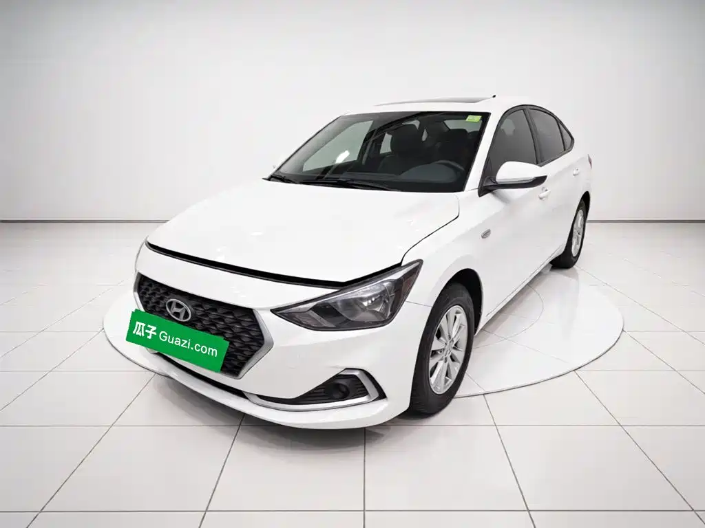 Hyundai Elantra — фото 2