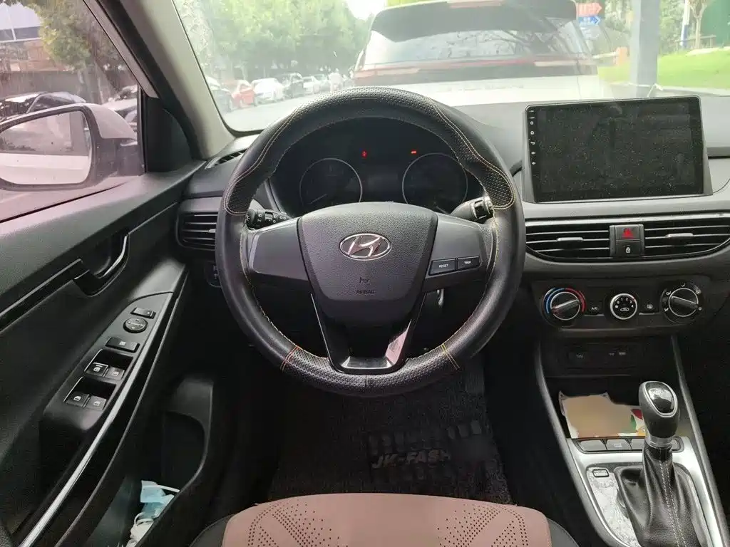Hyundai Elantra — фото 3