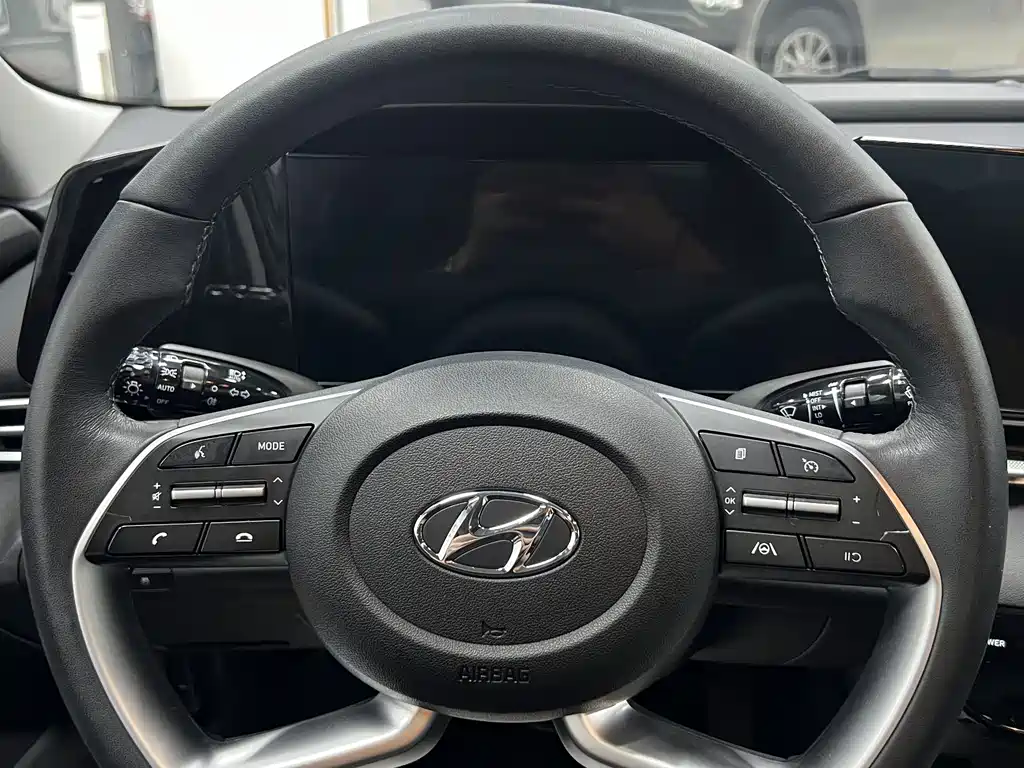 Hyundai Elantra — фото 13