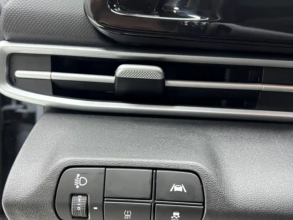 Hyundai Elantra — фото 14