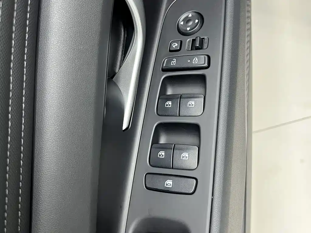 Hyundai Elantra — фото 15