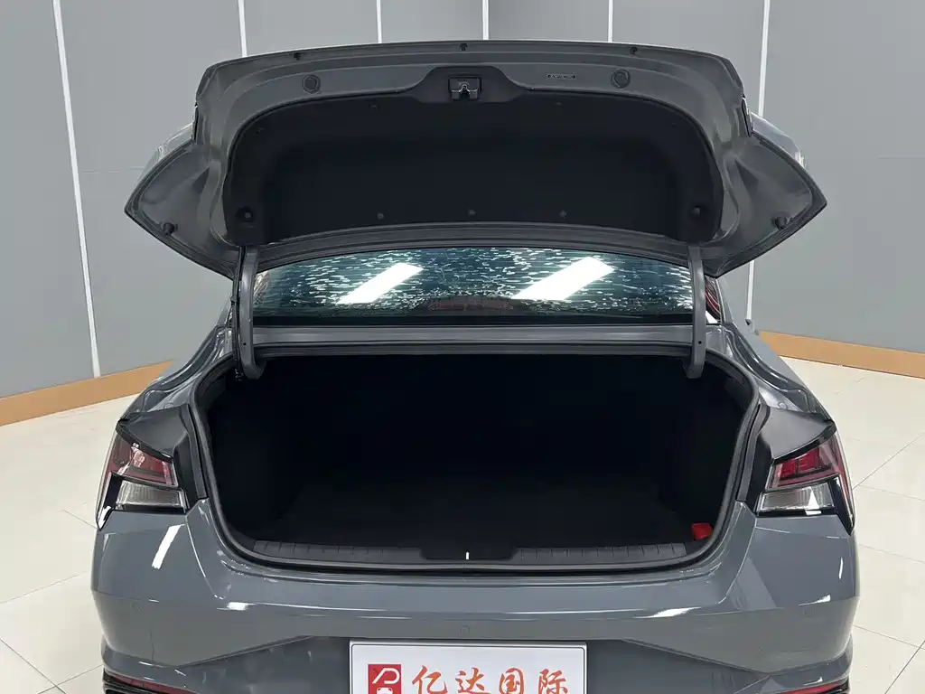 Hyundai Elantra — фото 16