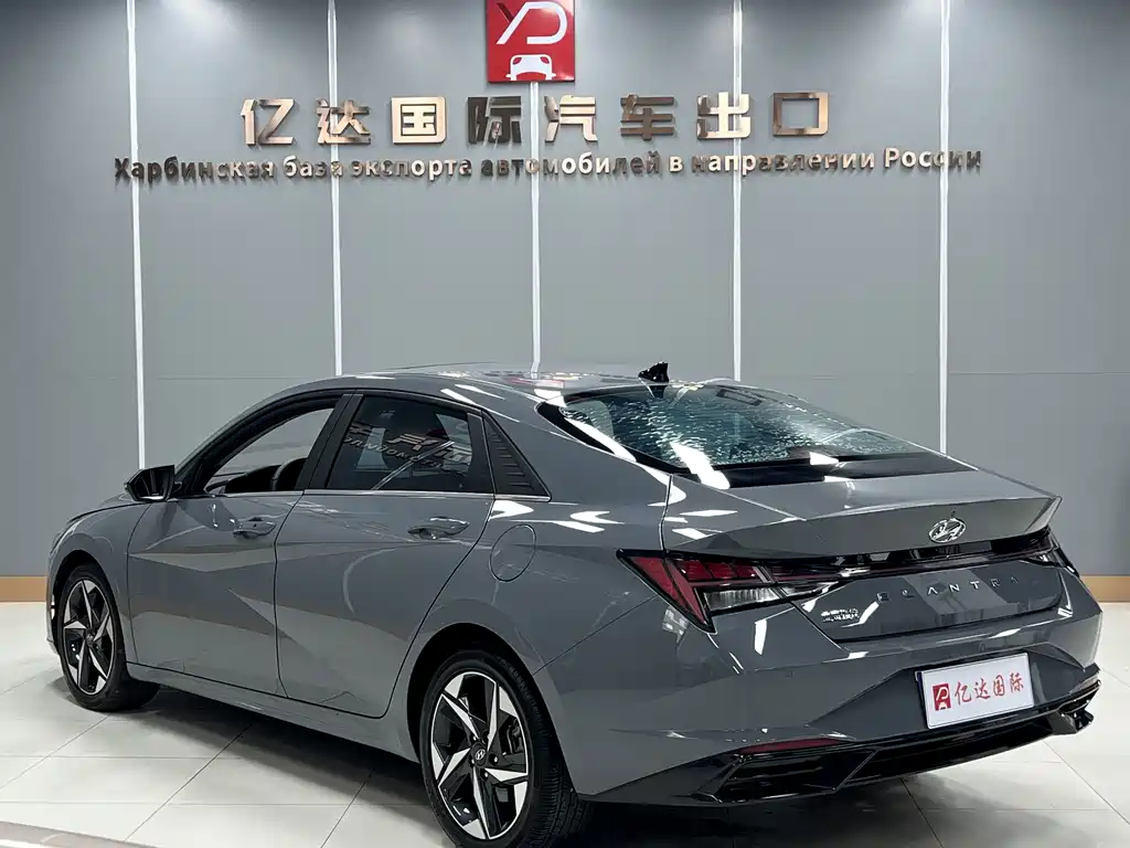 Hyundai Elantra — фото 4
