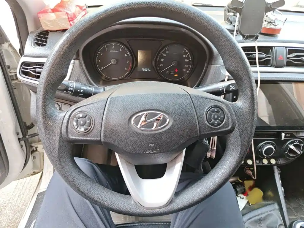 Hyundai Verna — фото 3