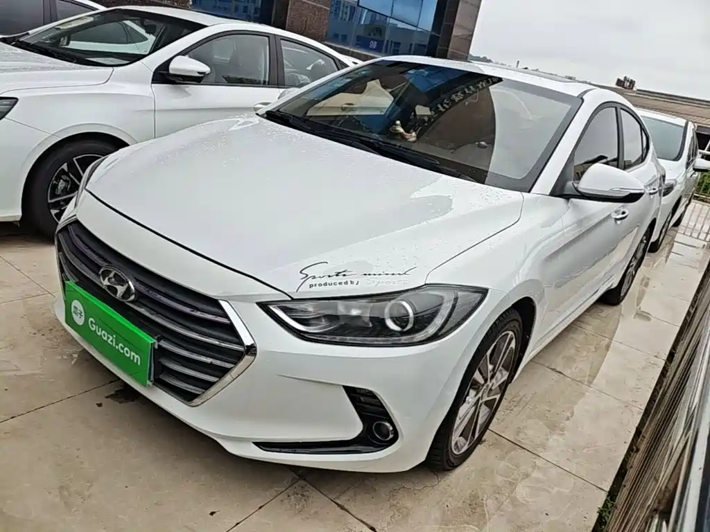 Hyundai Elantra — фото 2