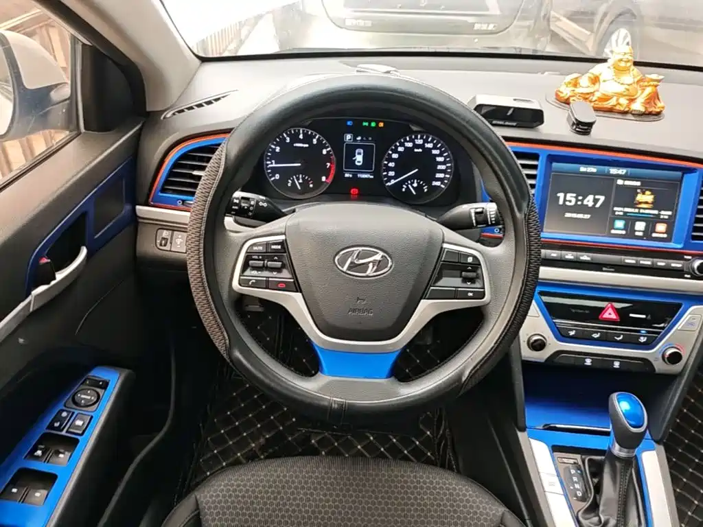 Hyundai Elantra — фото 11