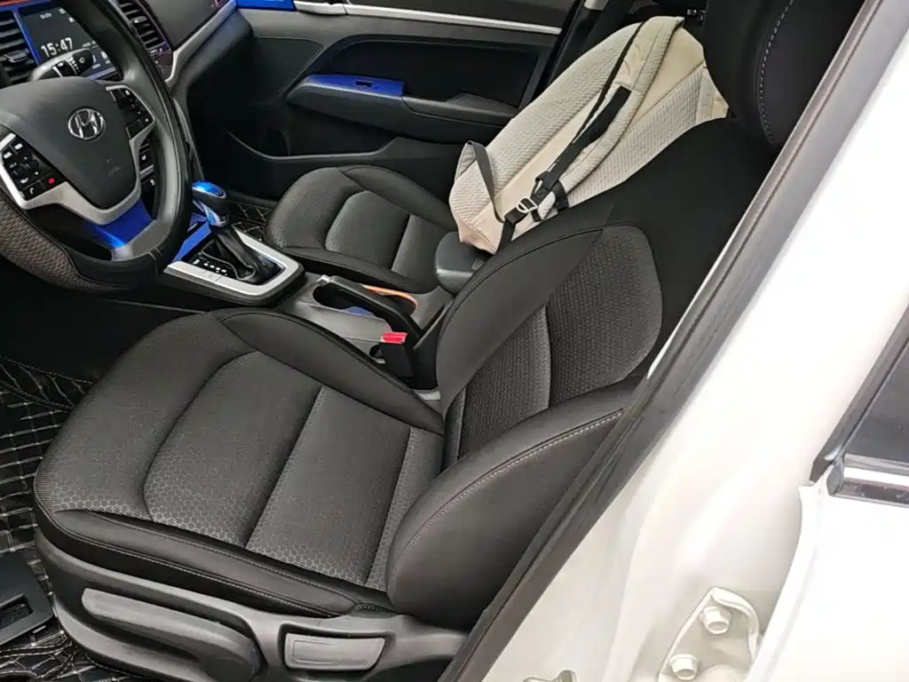 Hyundai Elantra — фото 15