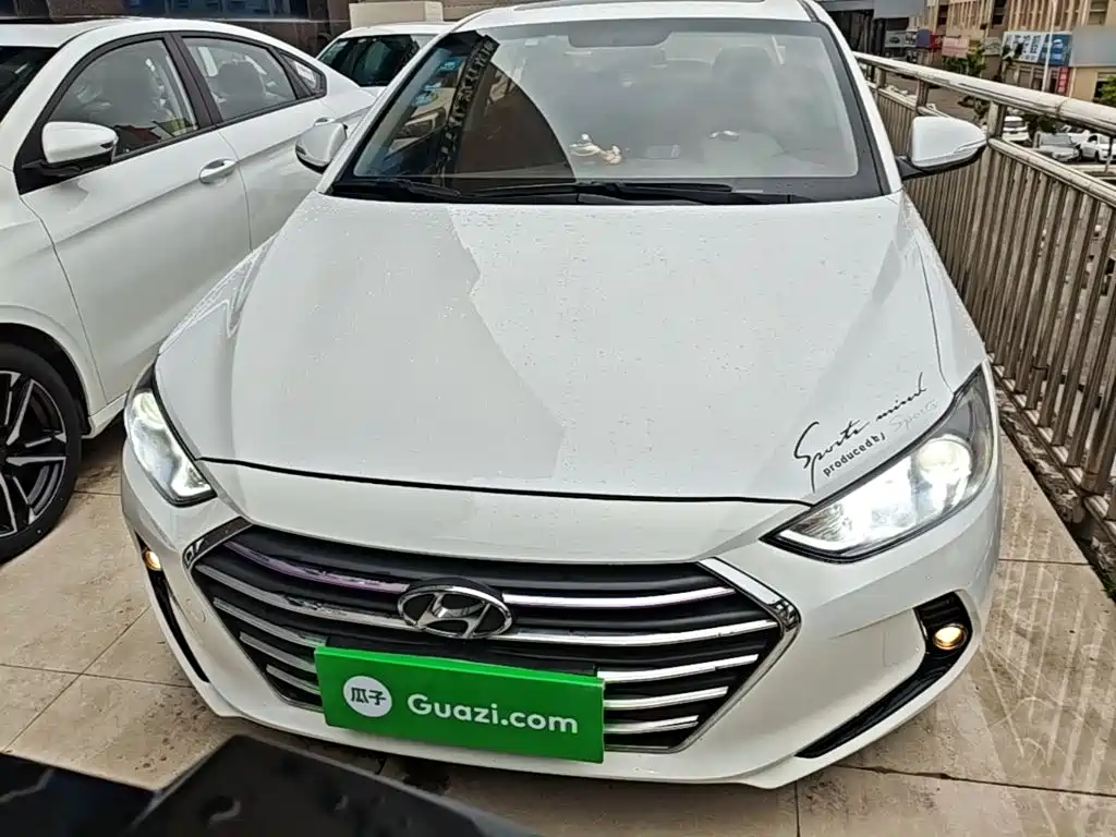 Hyundai Elantra — фото 3