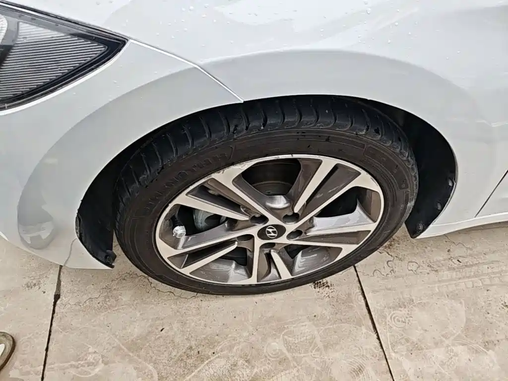 Hyundai Elantra — фото 23