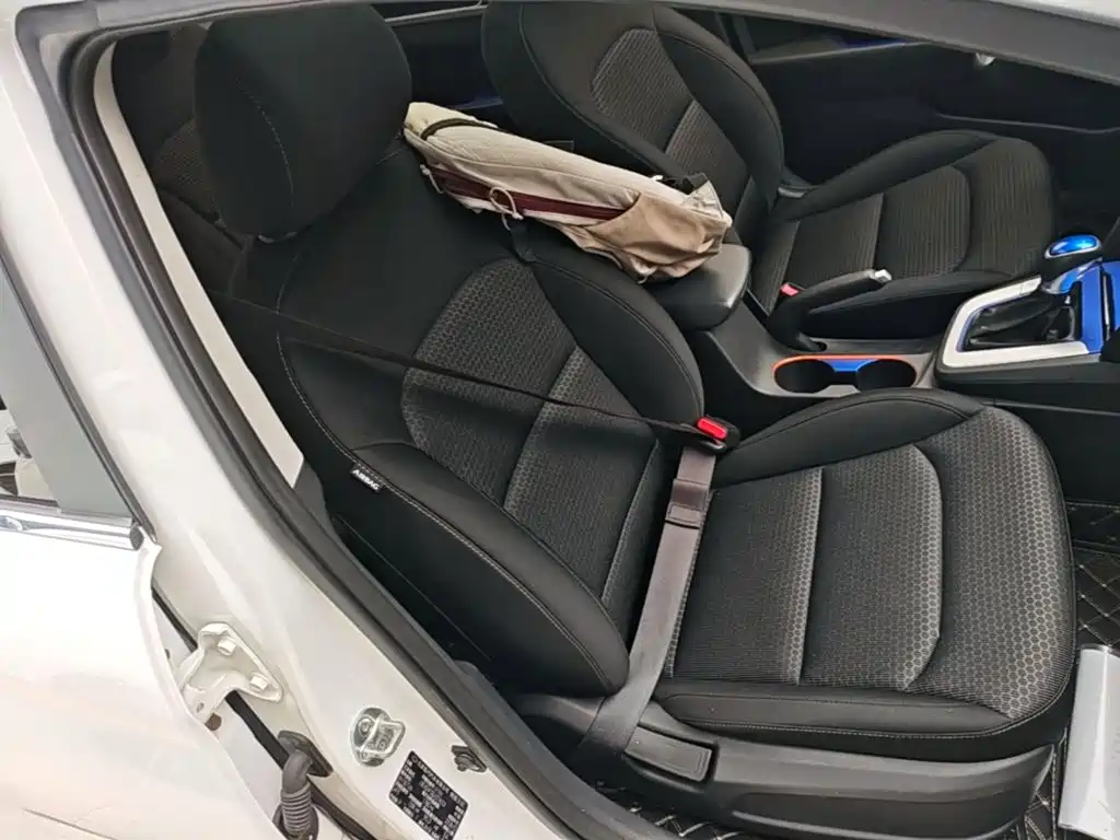 Hyundai Elantra — фото 25