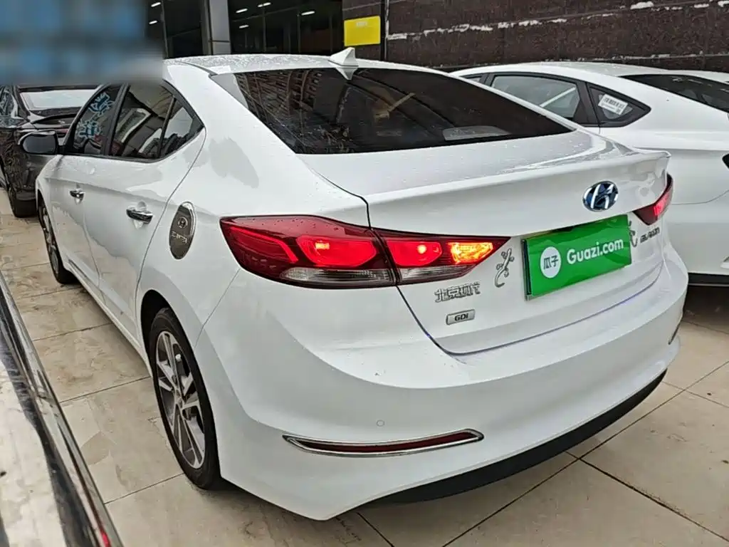 Hyundai Elantra — фото 5