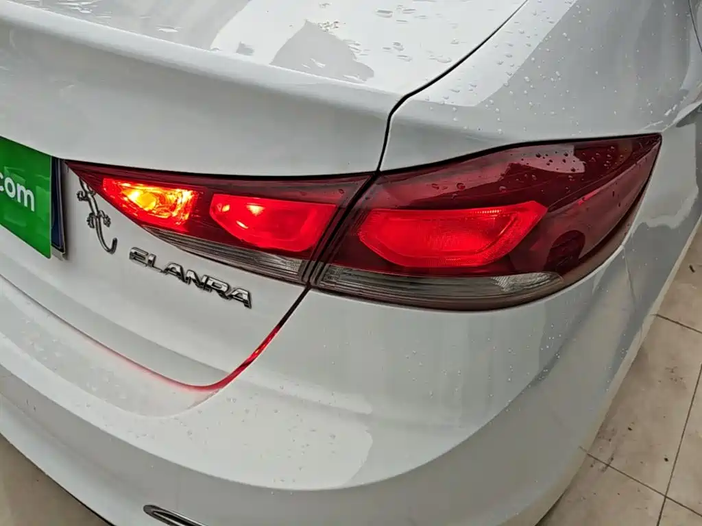 Hyundai Elantra — фото 8