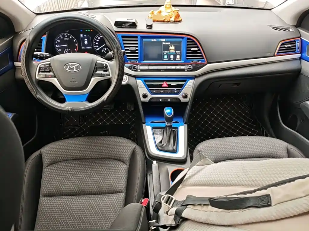 Hyundai Elantra — фото 10