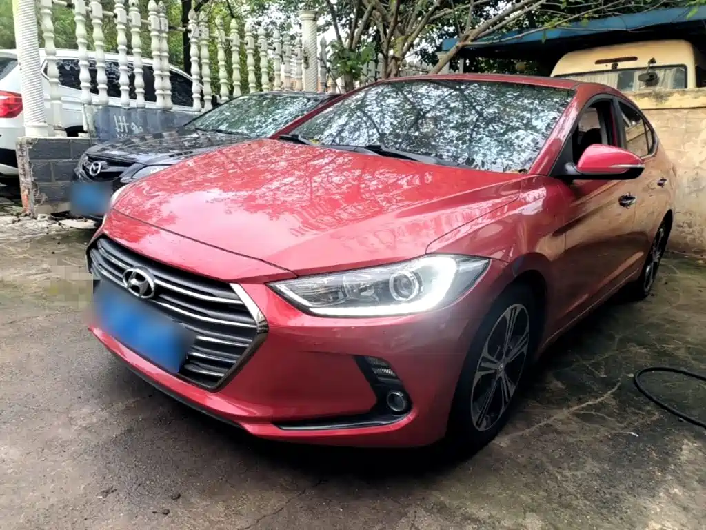 Hyundai Elantra — фото 2
