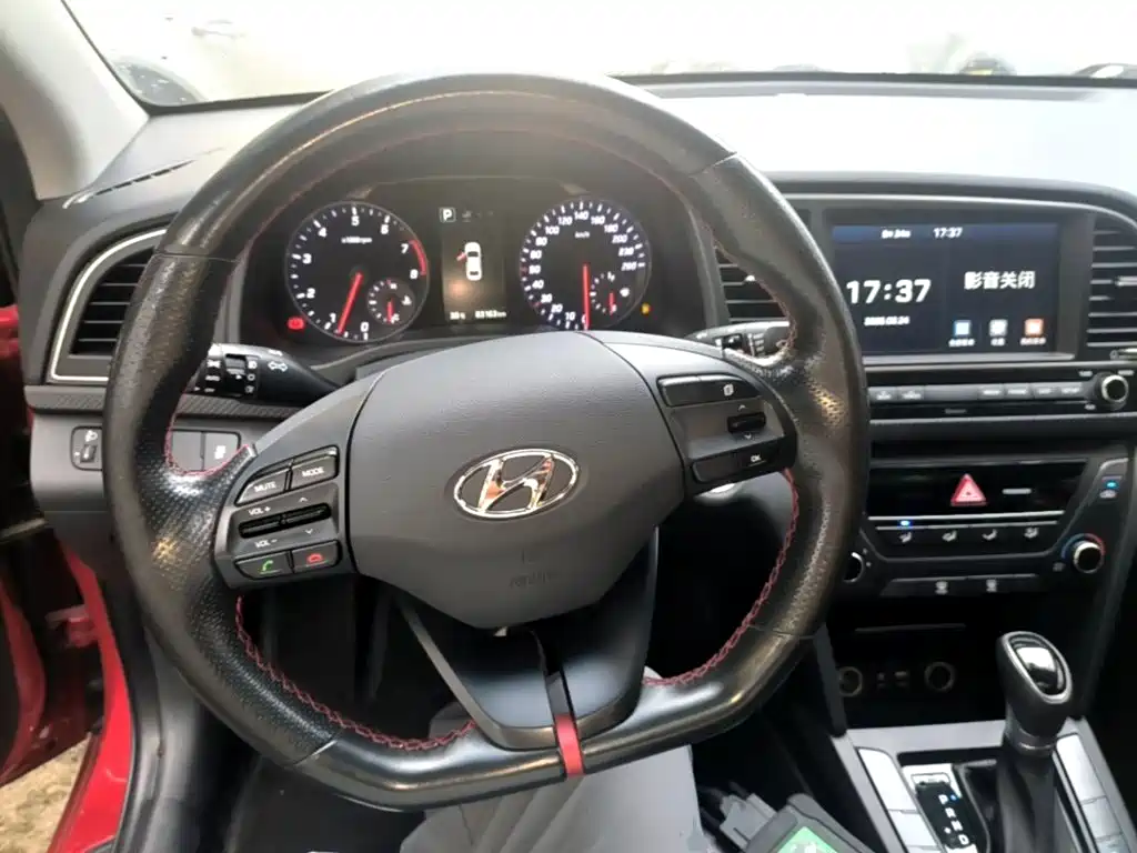 Hyundai Elantra — фото 11