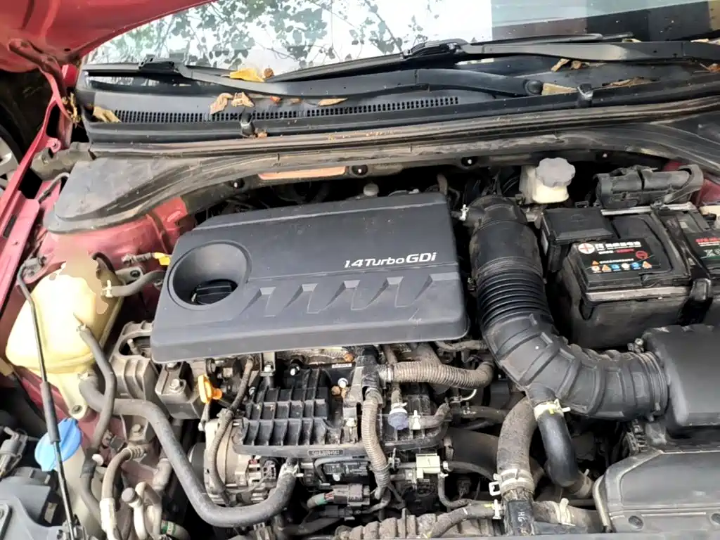 Hyundai Elantra — фото 20