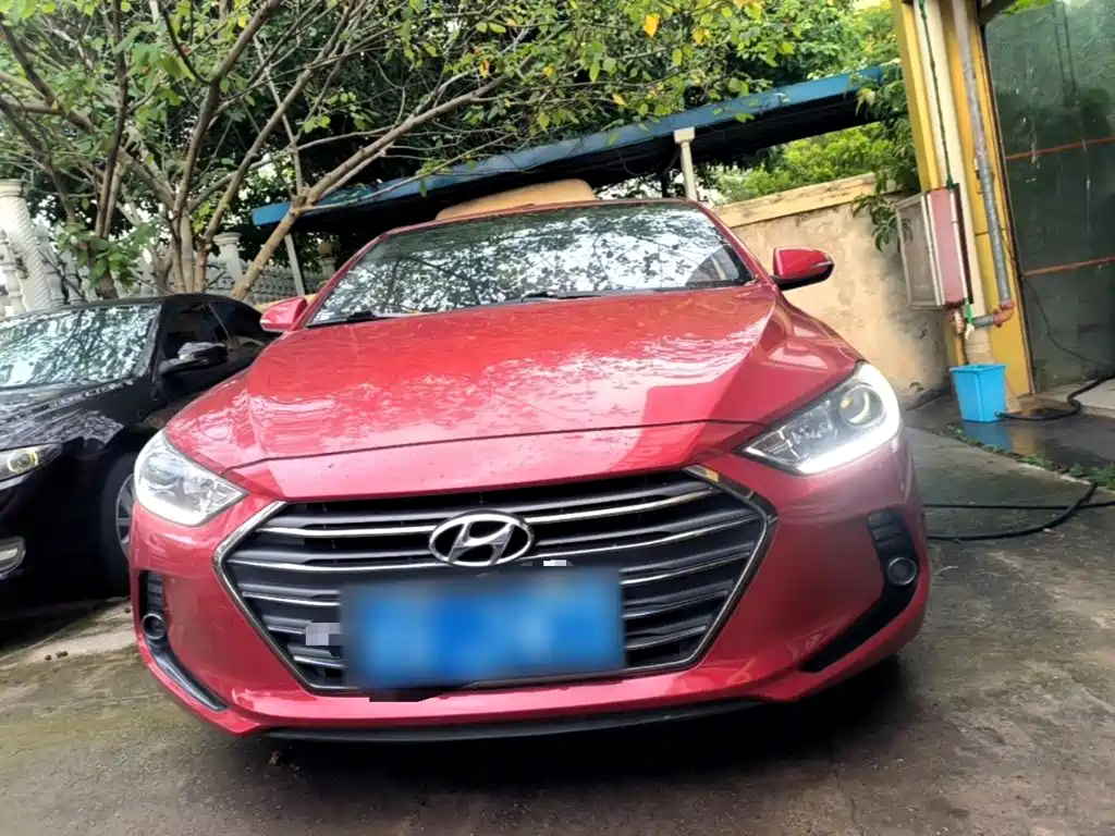 Hyundai Elantra — фото 3