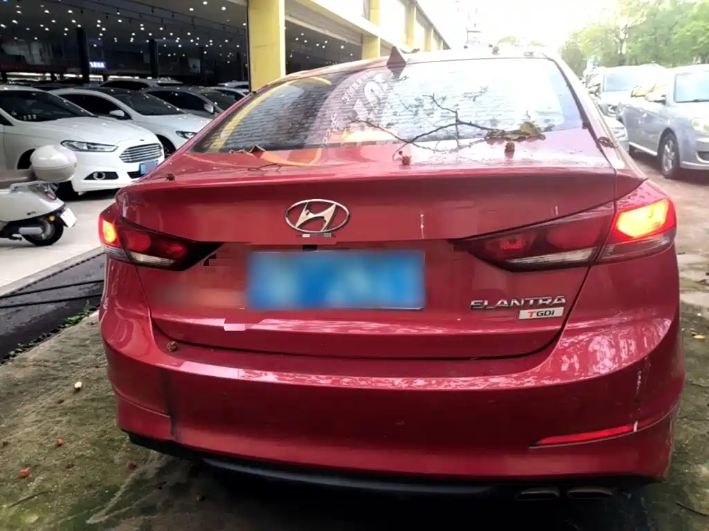 Hyundai Elantra — фото 6
