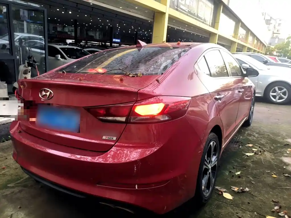 Hyundai Elantra — фото 7