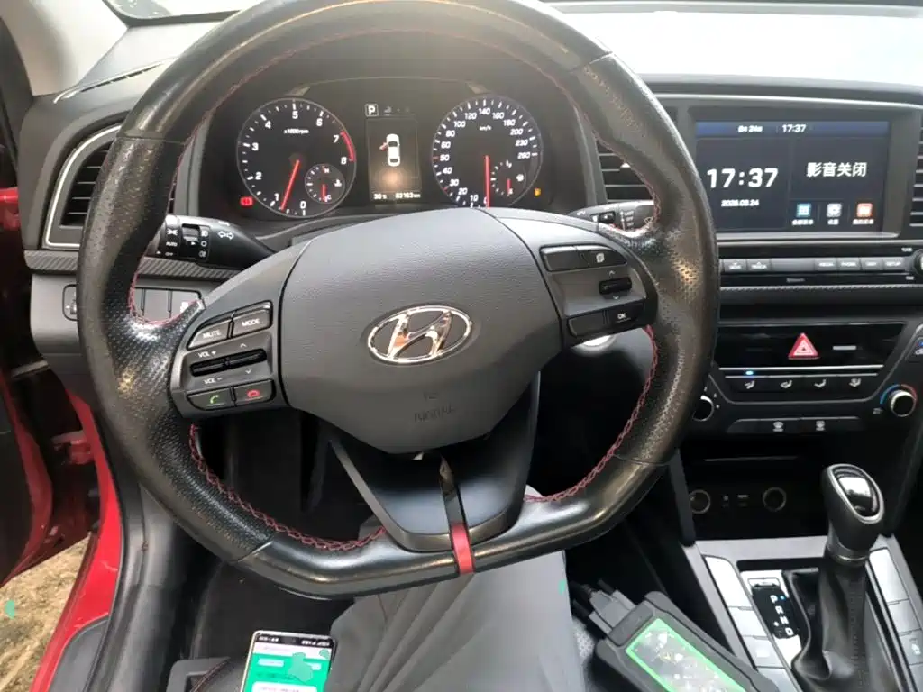 Hyundai Elantra — фото 10