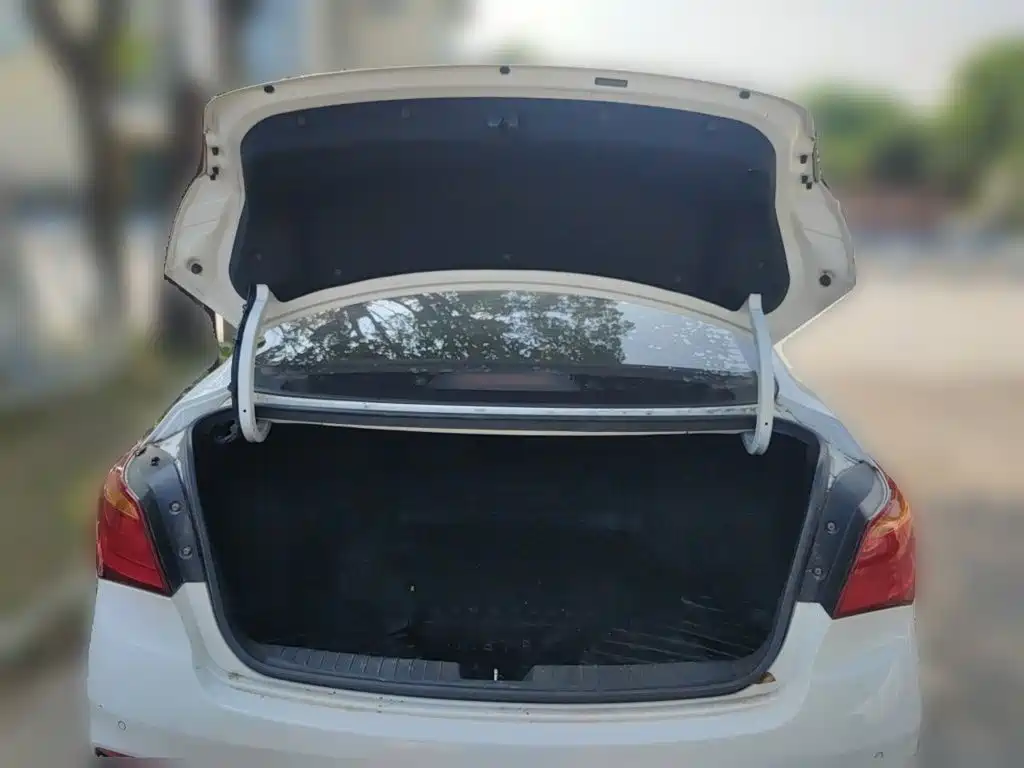 Hyundai Mistra — фото 10
