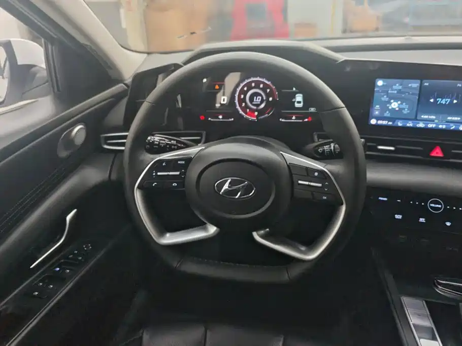 Hyundai Elantra — фото 15