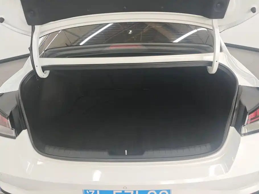 Hyundai Elantra — фото 4
