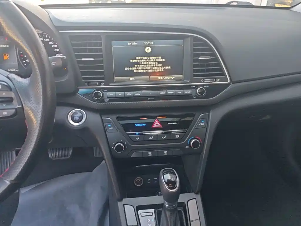 Hyundai Elantra — фото 13